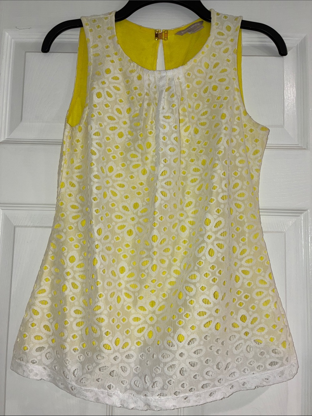 BANANA REPUBLIC EUC Wmn’s White Eyelet Shell Tank With Yellow Cotton Lining SzXS